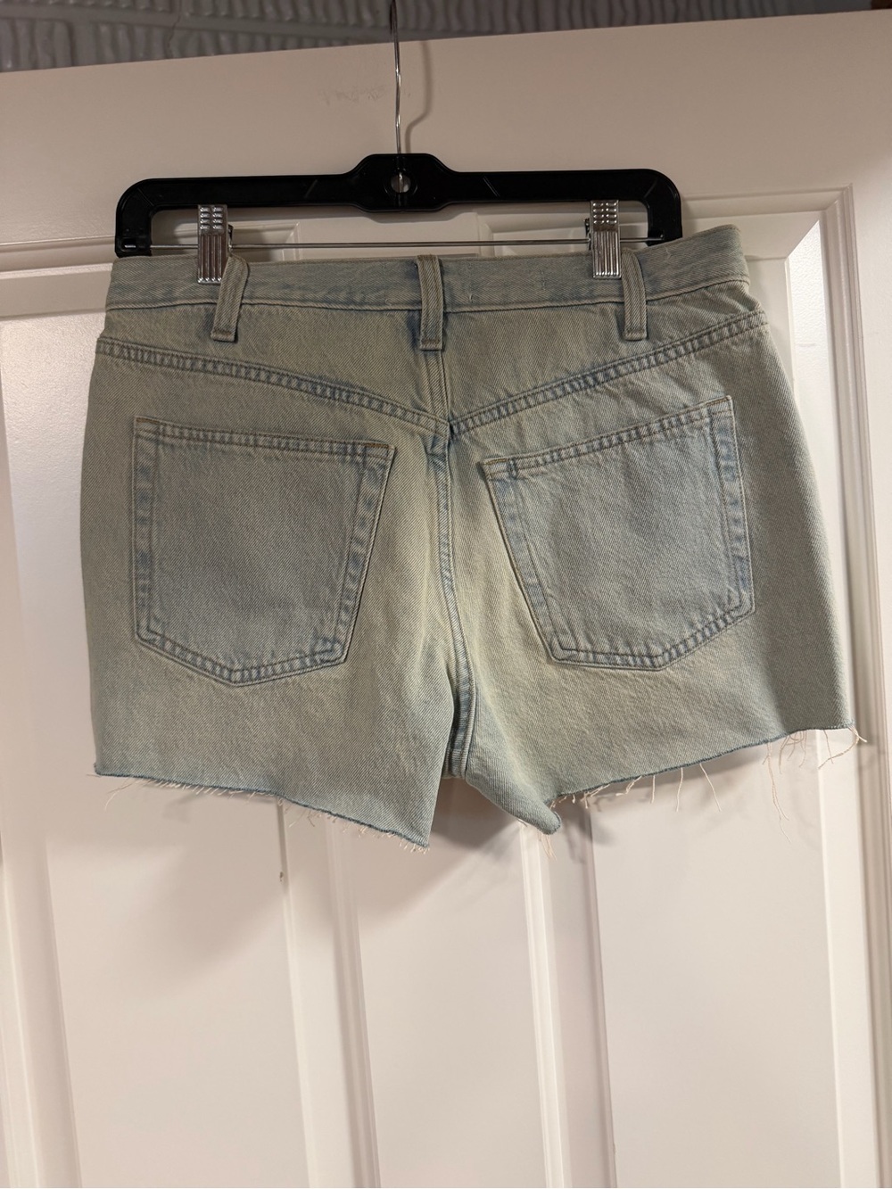 Universal Thread High-Rise Mini Jean Shorts - Size 6 - NWOT - Picture 3 of 6